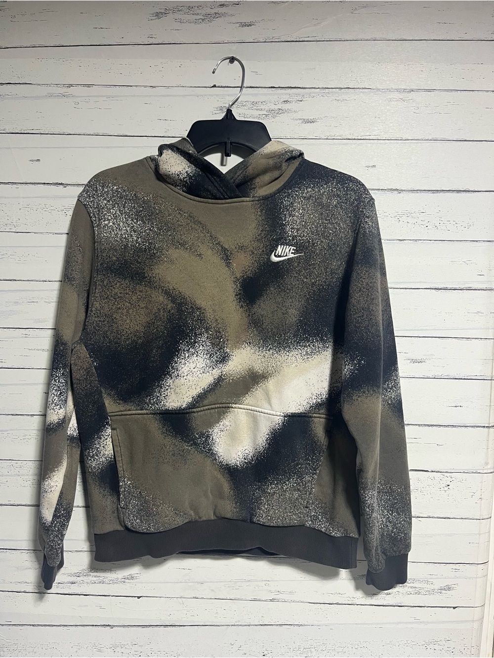 Nike Boys XL Spray-Effect Pullover Black Olive Cream Camo Athletic Sweatshirt